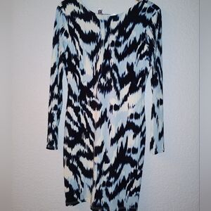 Stylish Blues And White  Patterned Large Dress